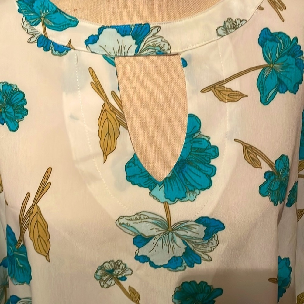 Floral Blouse - Picture 3 of 4